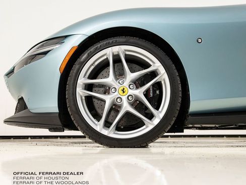 Used 2025 Ferrari Roma Spider RWD image 18