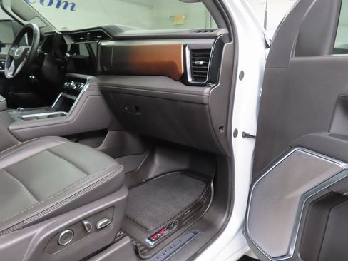 Used 2024 GMC Sierra 3500 Denali w/ Denali Reserve Package image 37