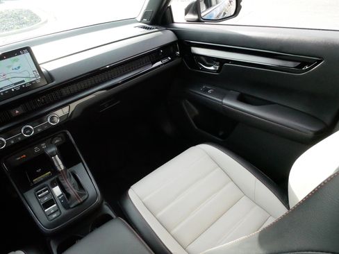 Used 2024 Honda CR-V Sport Touring image 11