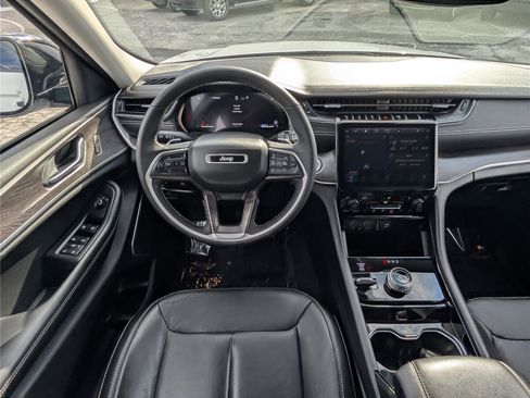 Used 2023 Jeep Grand Cherokee Limited w/ Black Appearance Package image 16