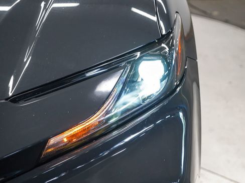 Used 2025 Toyota Camry SE image 7