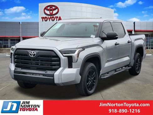 Used 2022 Toyota Tundra SR5 w/ SR5 Convenience Package AWD/4WD image 3