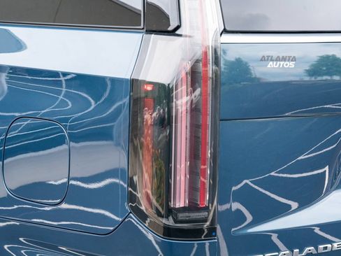 Used 2025 Cadillac Escalade Premium Luxury Platinum AWD/4WD image 17
