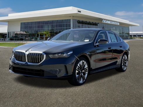 New 2026 BMW 530i w/ Convenience Package RWD image 4