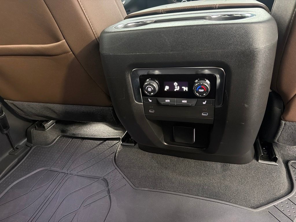 Used 2025 Chevrolet Tahoe High Country AWD/4WD image 47