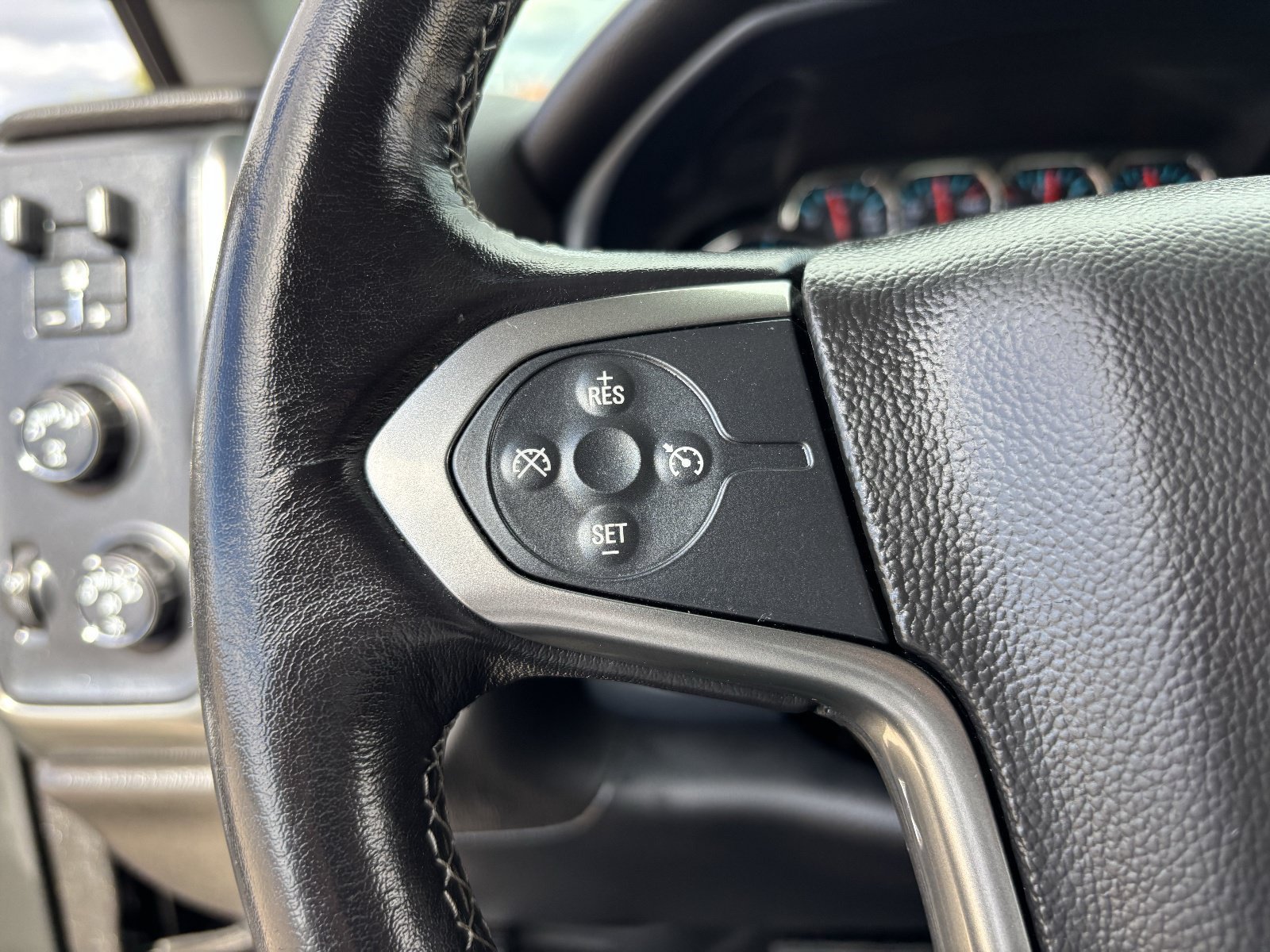 Used 2019 Chevrolet Silverado 1500 LT w/ All Star Edition AWD/4WD image 28