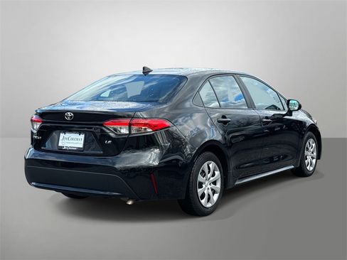 Used 2022 Toyota Corolla LE image 26
