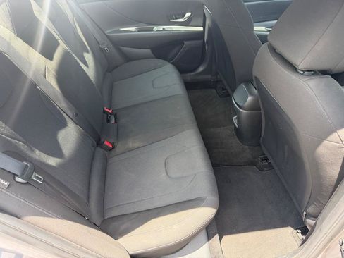 Used 2024 Hyundai Elantra SE FWD image 11