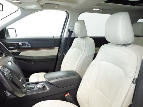Used 2019 Ford Explorer Platinum AWD/4WD image 27