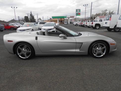 Used 2006 Chevrolet Corvette Convertible w/ Preferred Equipment Group image 2