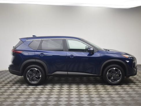 Used 2025 Nissan Rogue SV AWD/4WD image 12