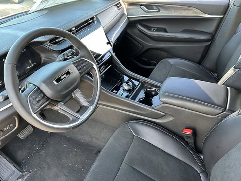 New 2026 Jeep Grand Cherokee Altitude image 15