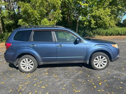 Used 2012 Subaru Forester 2.5X Limited AWD/4WD image 2