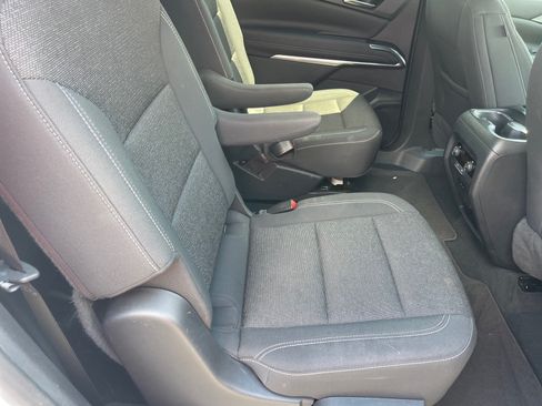 Used 2024 Chevrolet Traverse LT AWD/4WD image 16