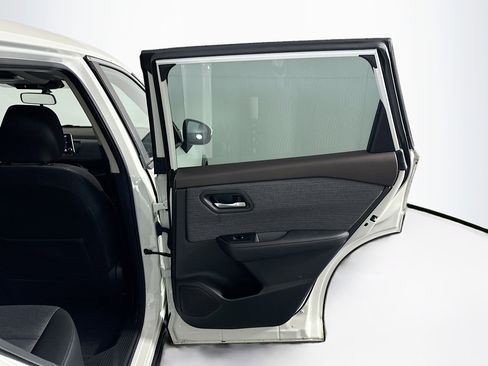 Used 2023 Nissan Rogue SV image 30