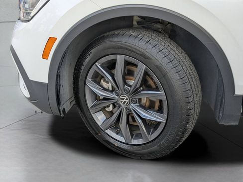 Used 2023 Volkswagen Tiguan SE FWD image 32