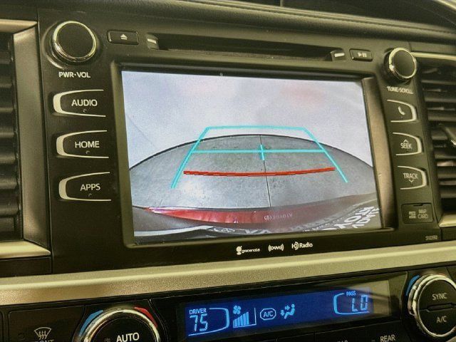 Certified 2019 Toyota Highlander SE w/ Nightshade Edition FWD image 15