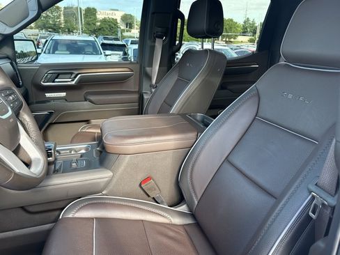 Used 2024 GMC Sierra 1500 Denali w/ Technology Package AWD/4WD image 5