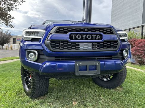 Used 2022 Toyota Tacoma Limited AWD/4WD image 3