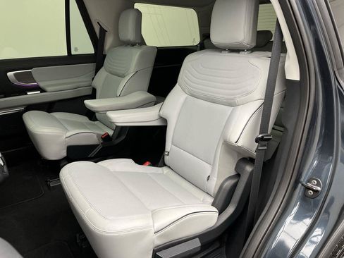 Certified 2025 Ford Expedition Platinum w/ Platinum Ultimate Package AWD/4WD image 14