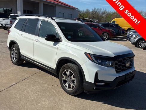 Used 2023 Honda Passport TrailSport image 2