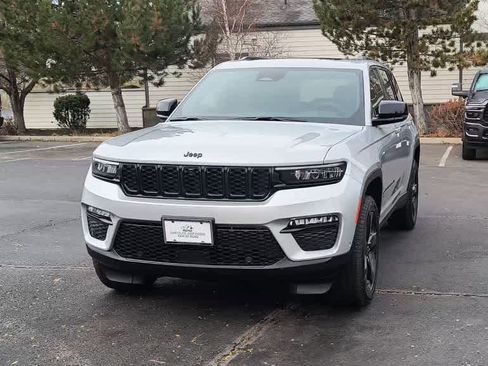 New 2025 Jeep Grand Cherokee Limited w/ Luxury Tech Group II image 4