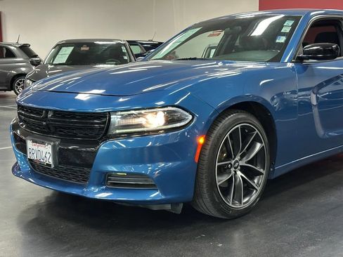 Used 2020 Dodge Charger SXT w/ Blacktop Package RWD image 11