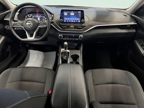 Used 2025 Nissan Altima 2.5 SV FWD image 17