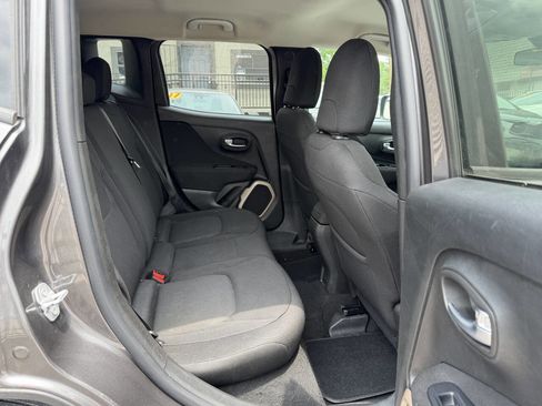 Used 2017 Jeep Renegade Latitude FWD image 20