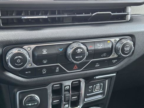 Used 2024 Jeep Gladiator Sport image 29