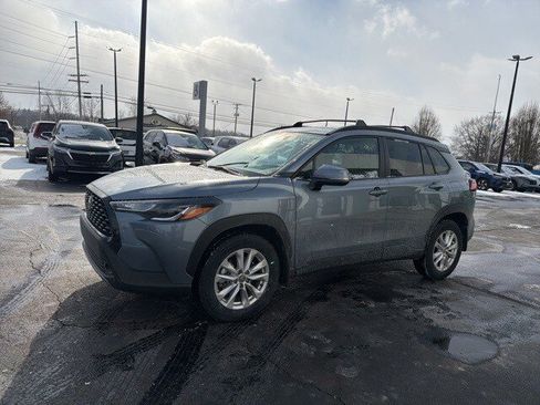 Used 2024 Toyota Corolla Cross LE image 7