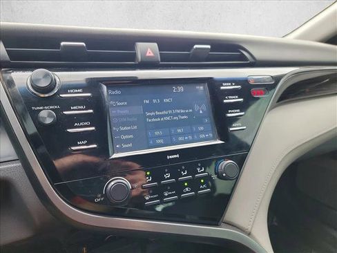 Used 2020 Toyota Camry LE image 18