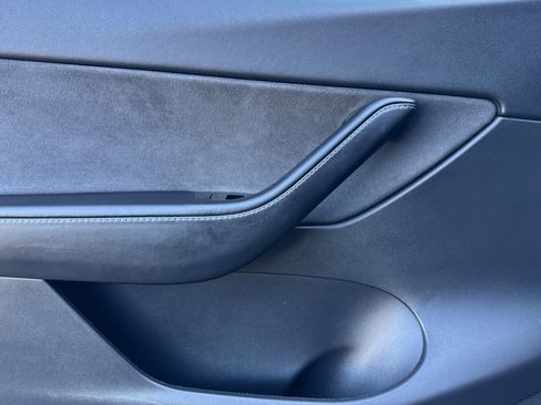 Used 2020 Tesla Model Y Long Range image 10