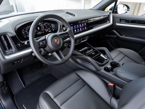 Certified 2026 Porsche Cayenne image 4