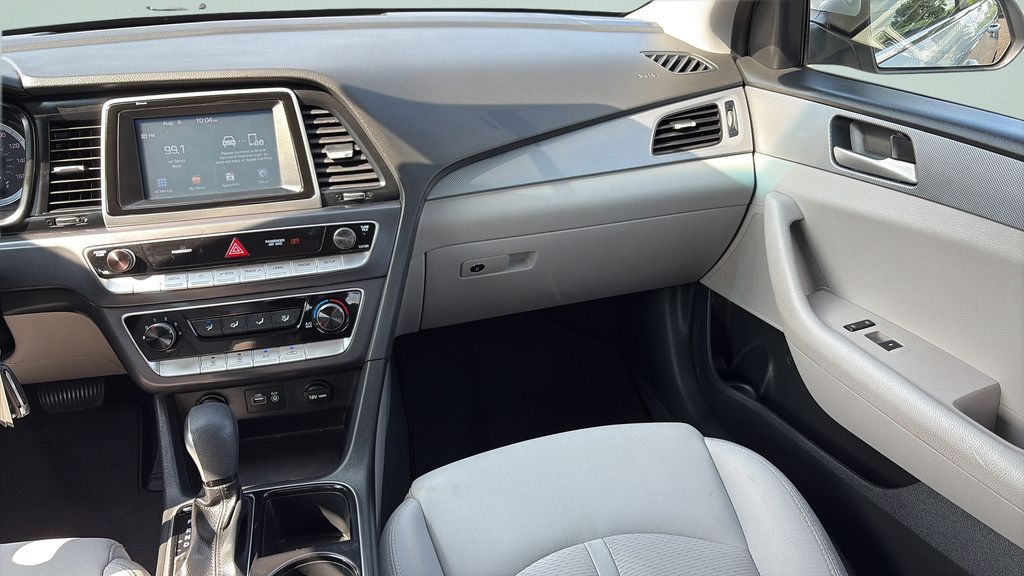 Used 2018 Hyundai Sonata SE w/ Cargo Package FWD image 15