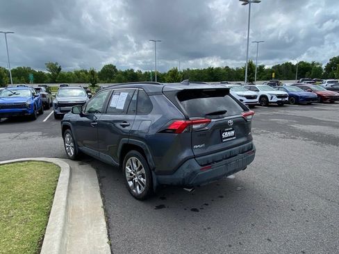 Used 2021 Toyota RAV4 XLE Premium FWD image 5