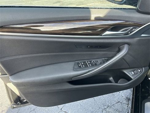 Used 2019 BMW 530e w/ Convenience Package image 21