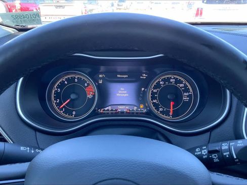 Used 2023 Jeep Cherokee Altitude Lux AWD/4WD image 23