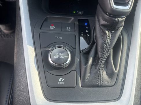 Used 2020 Toyota RAV4 XSE image 21