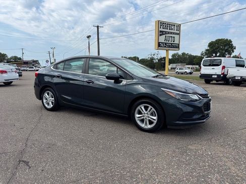 Used 2018 Chevrolet Cruze LT w/ Convenience Package FWD image 2