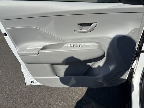 Used 2025 Hyundai Kona SEL image 25