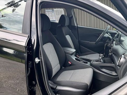 Used 2022 Hyundai Kona SE w/ Cargo Package FWD image 8