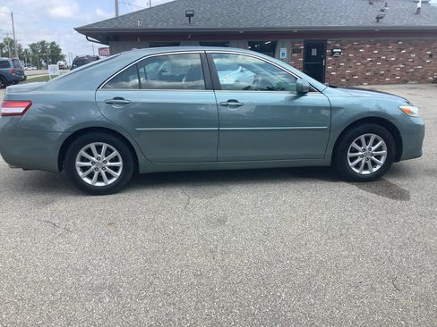 Used 2011 Toyota Camry XLE w/ SE/XLE Extra-Value Pkg FWD image 11