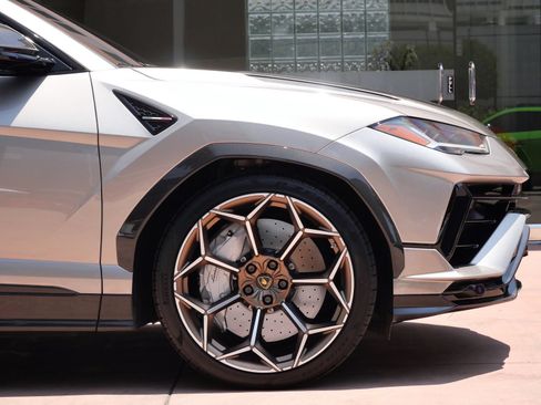 Used 2023 Lamborghini Urus Performante AWD/4WD image 9