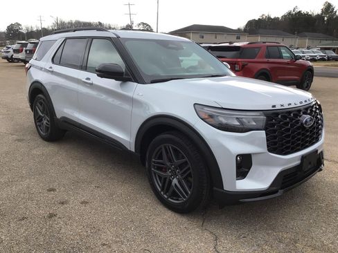 New 2026 Ford Explorer ST-Line w/ ST-Line Street Pack image 9