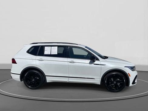 Used 2023 Volkswagen Tiguan SE R-Line image 3