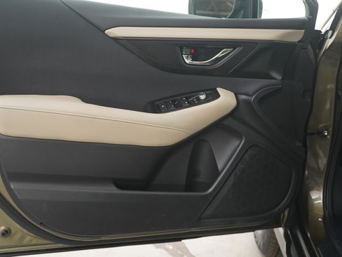 Used 2025 Subaru Outback Premium image 19