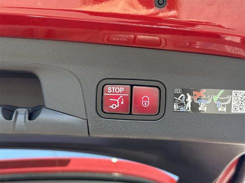 Certified 2025 Mercedes-Benz GLE 450 4MATIC image 17