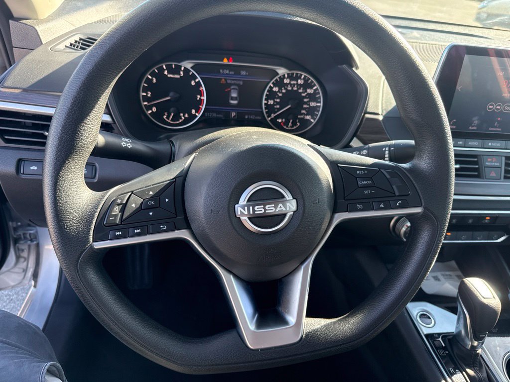 Used 2024 Nissan Altima 2.5 SV FWD image 18