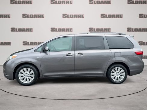 Used 2017 Toyota Sienna XLE Premium AWD/4WD image 2